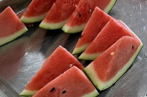 今日吃瓜的图片素材